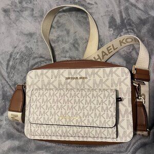 Michael Kors Signature Crossbody purse with Matching Trifold Wallet